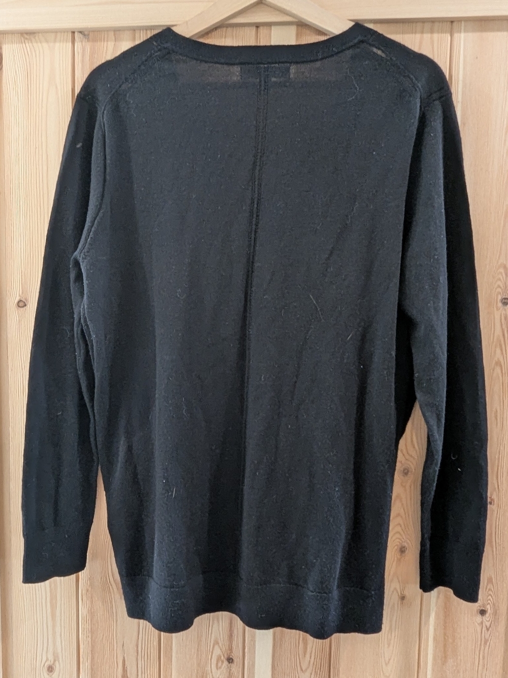 Banana Republic 100% Merino Wool V-Neck Sweater - Picture 4 of 9